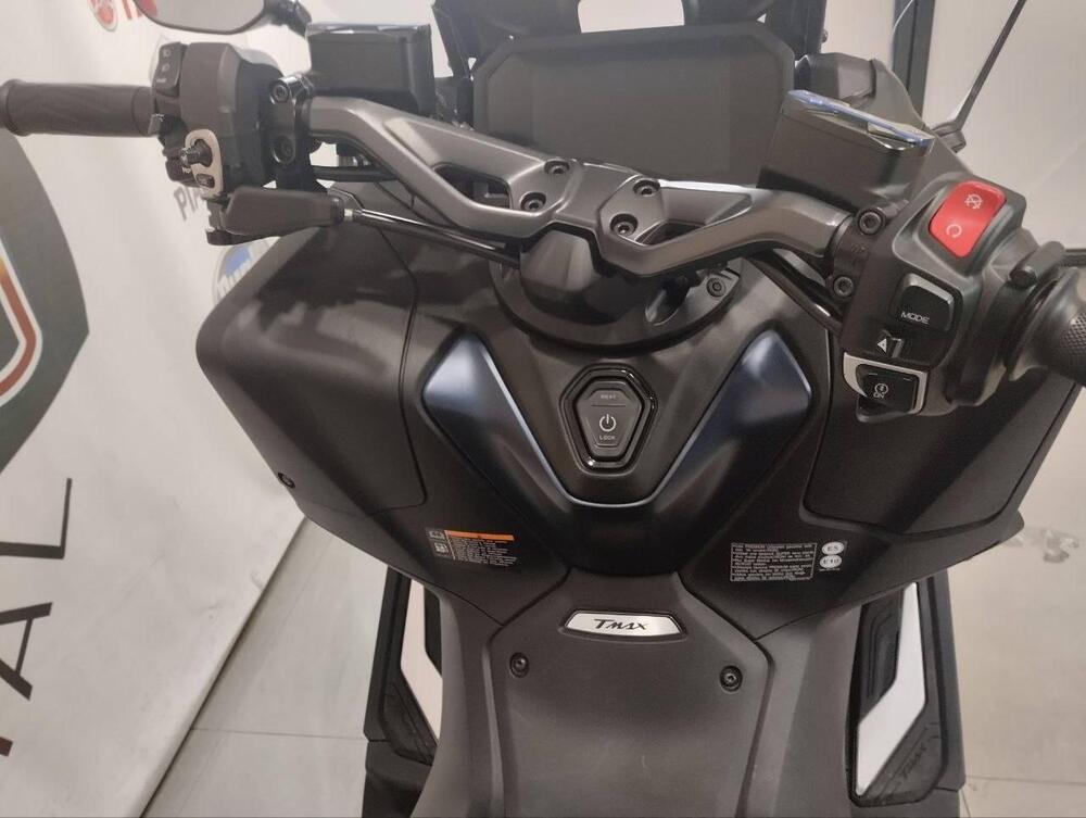 Yamaha T-Max 560 (2022 - 24) (8)