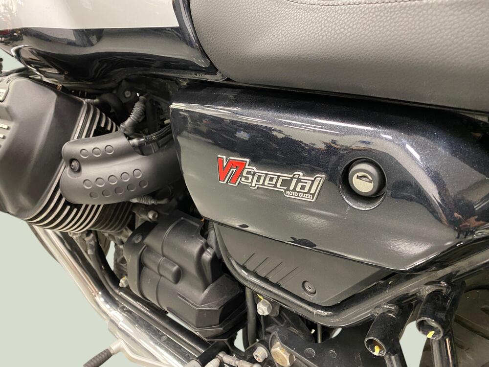 Moto Guzzi V7 Stone Special Edition (2022 - 25) (7)