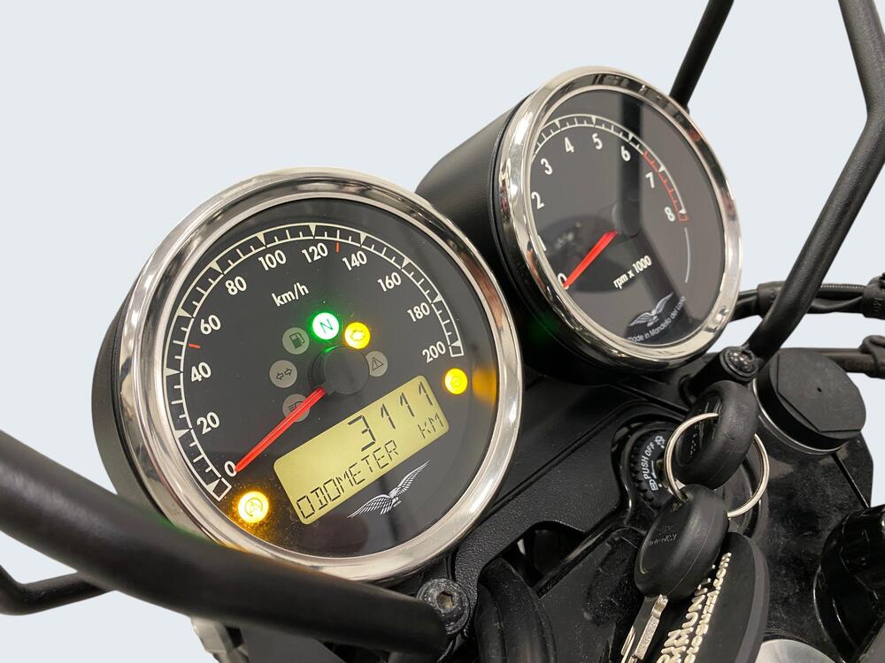 Moto Guzzi V7 Stone Special Edition (2022 - 25) (8)