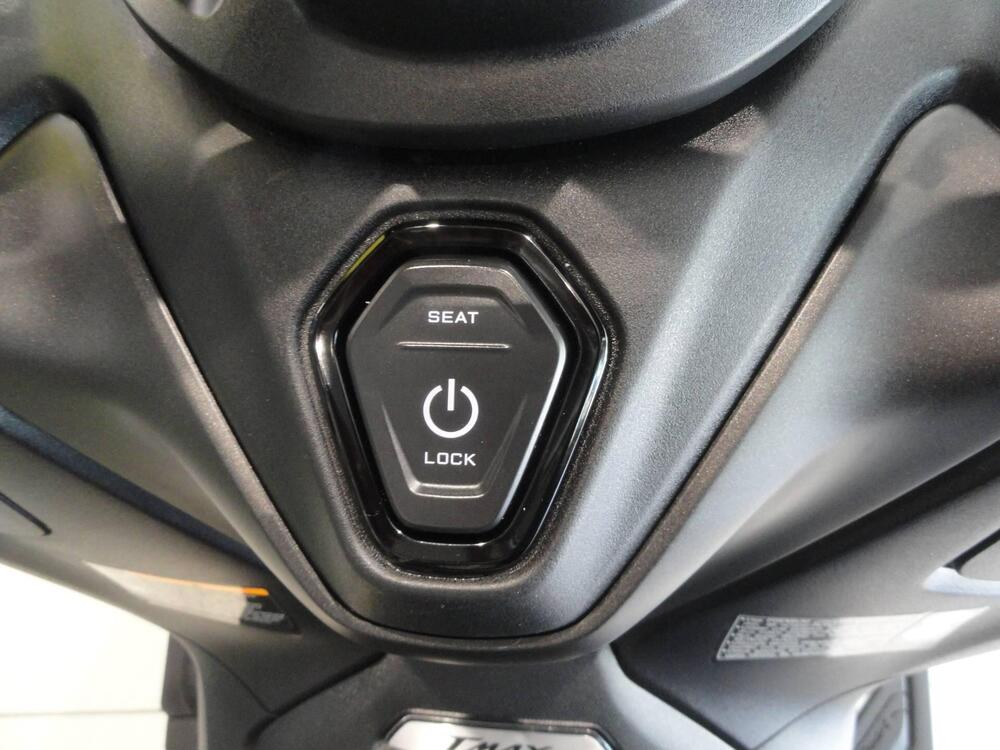 Yamaha T-Max 560 (2025 - 26) (8)