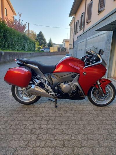 Honda VFR 1200 F ABS (2009 - 16) usata