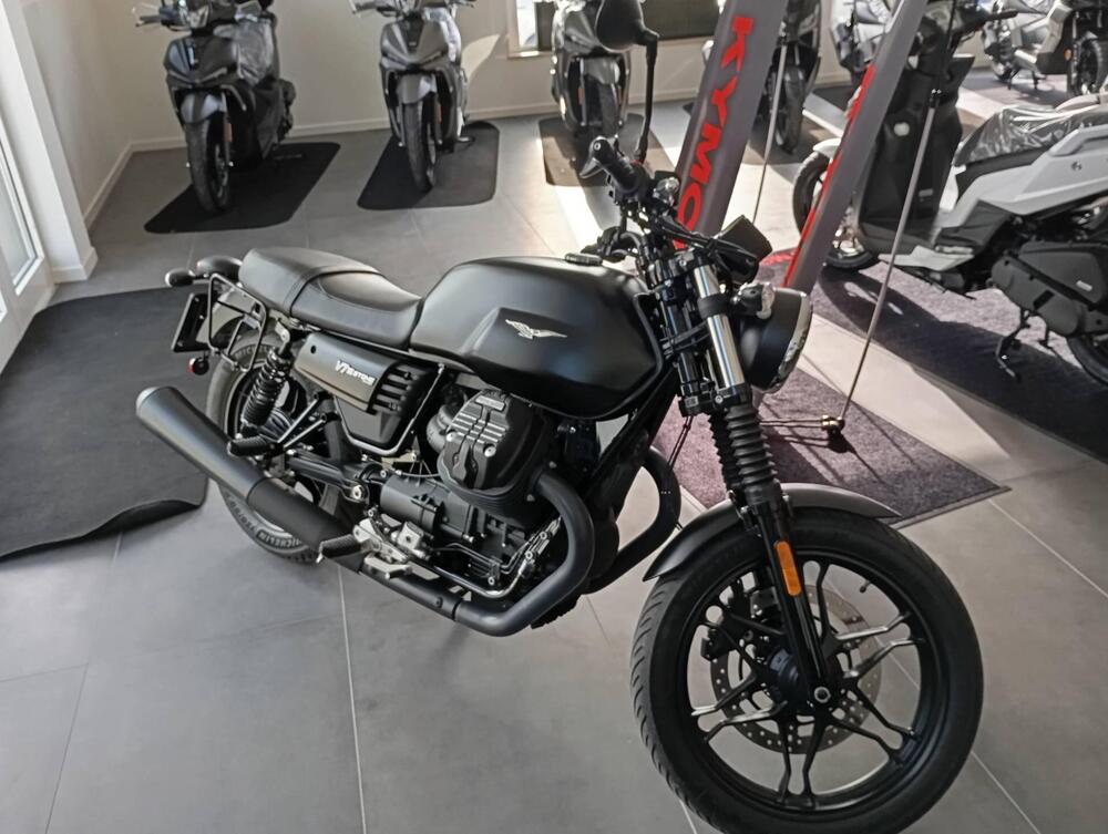 Moto Guzzi V7 III Carbon (2018 - 20) (3)
