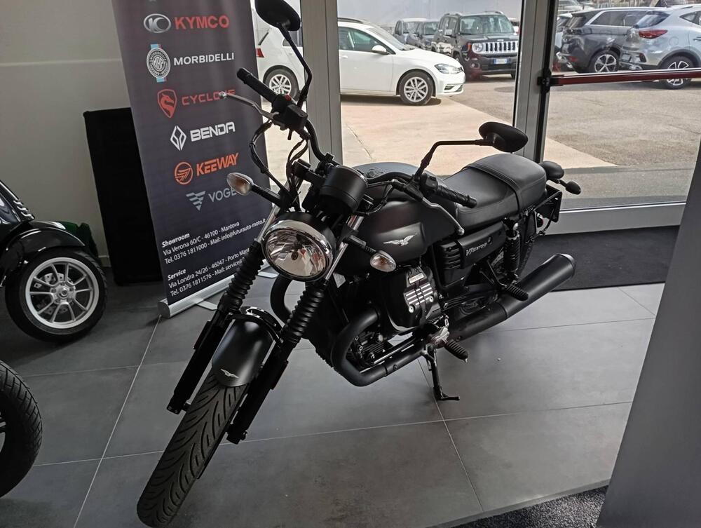 Moto Guzzi V7 III Carbon (2018 - 20) (4)