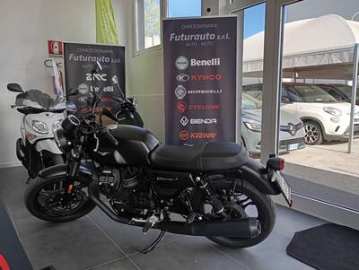 Moto Guzzi V7 III Carbon (2018 - 20) usata