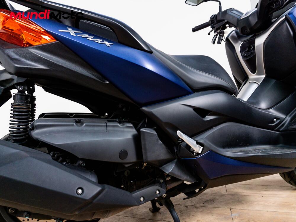 Yamaha X-Max 400 Iron Max ABS (2016) (4)