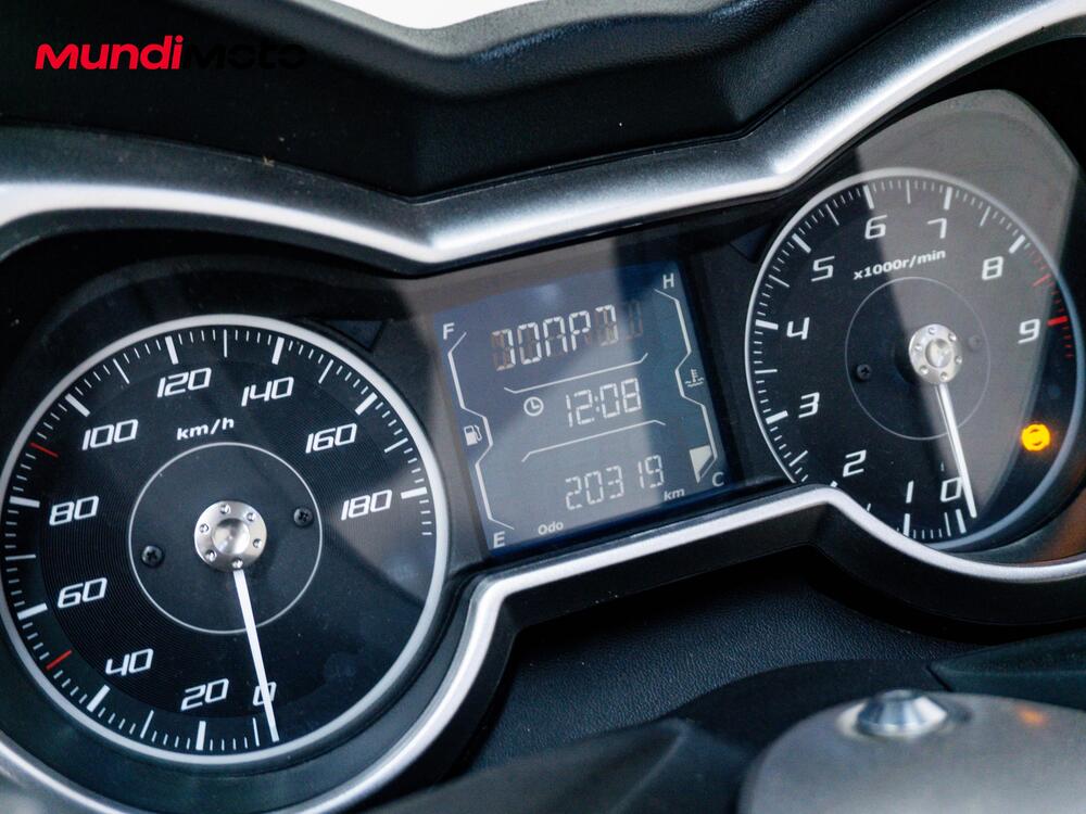 Yamaha X-Max 400 Iron Max ABS (2016) (12)