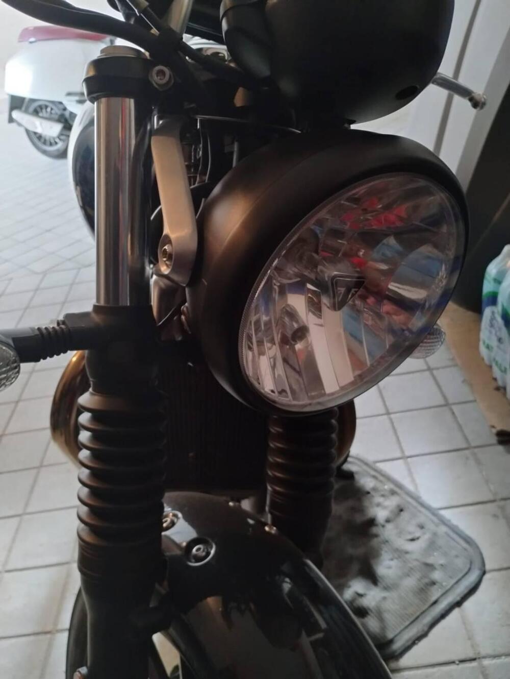 Triumph Street Twin 900 (2021 - 22) (4)