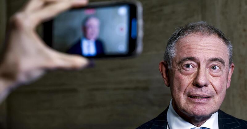 Benzina e gasolio non scendono: il governo convoca le compagnie petrolifere