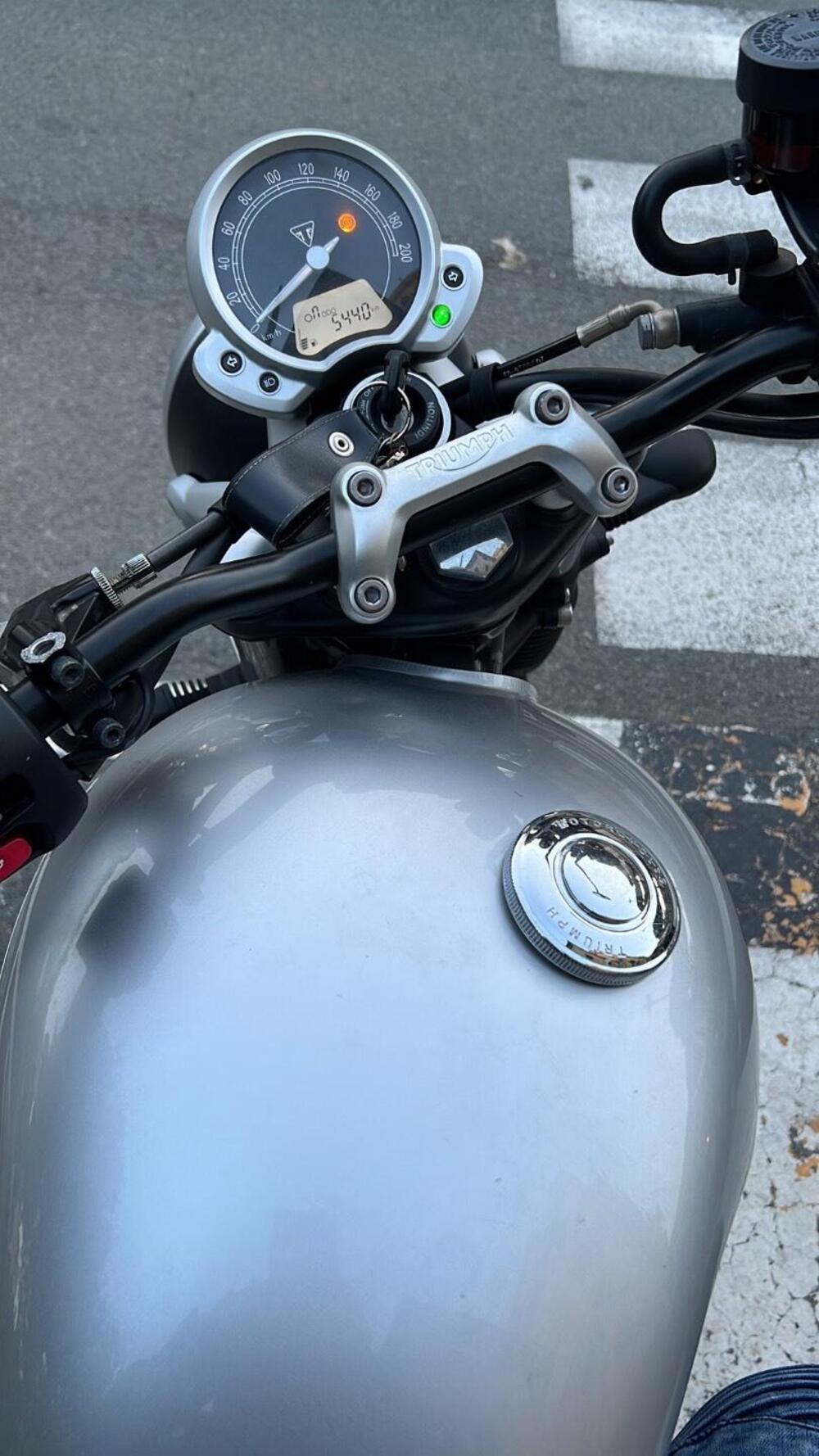 Triumph Street Twin 900 (2019 - 20) (4)