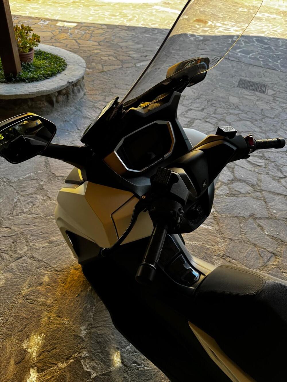 Honda Forza 350 (2022 - 24) (7)