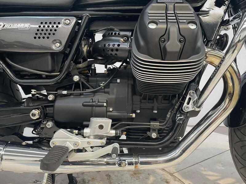 Moto Guzzi V9 Bobber (2018 - 20) (6)