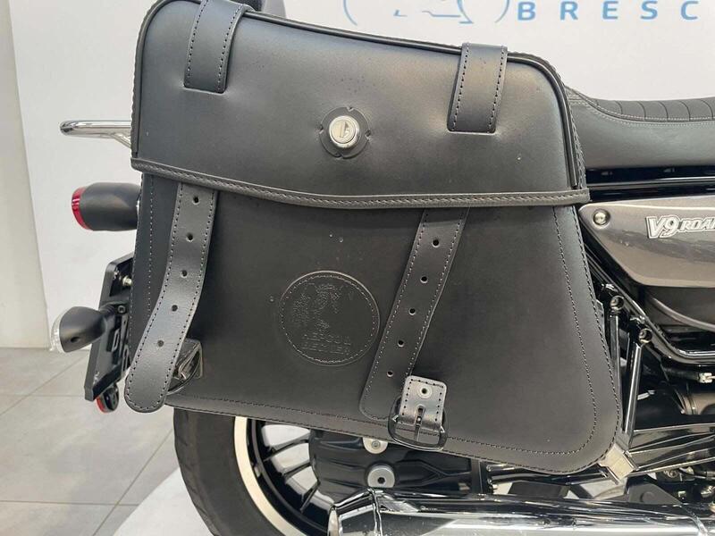 Moto Guzzi V9 Bobber (2018 - 20) (7)