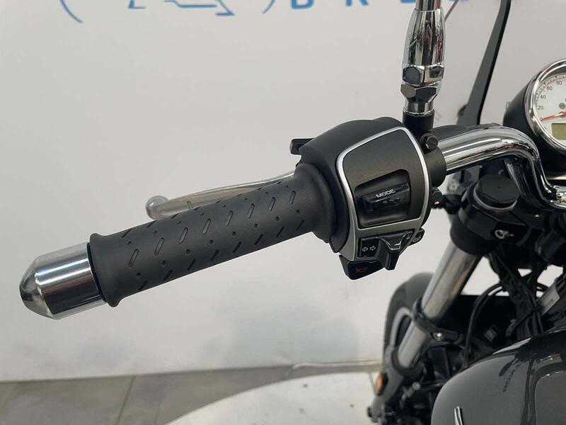 Moto Guzzi V9 Bobber (2018 - 20) (8)