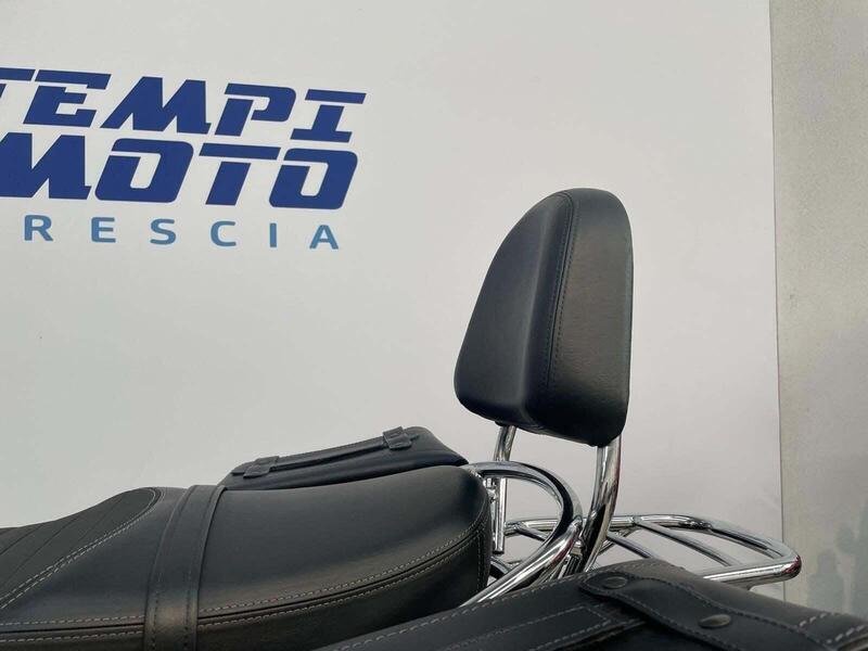 Moto Guzzi V9 Bobber (2018 - 20) (12)