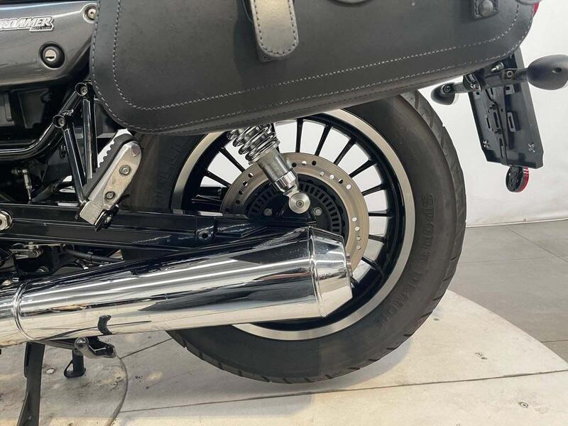 Moto Guzzi V9 Bobber (2018 - 20) (16)