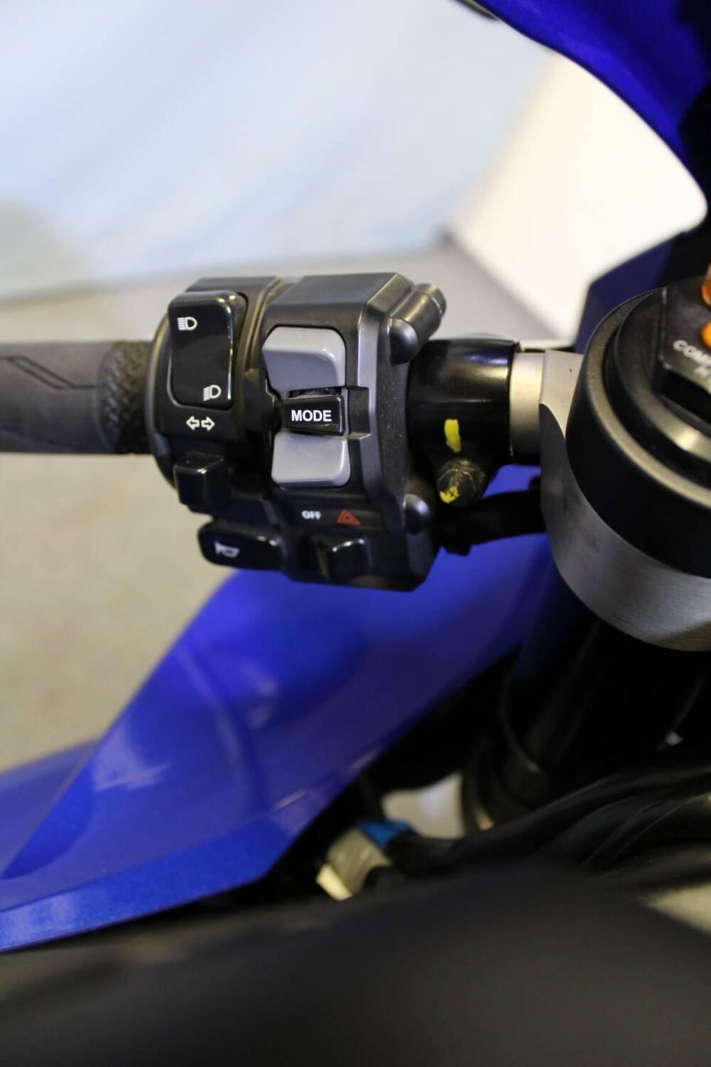 Yamaha YZF R1 (2020 - 25) (9)