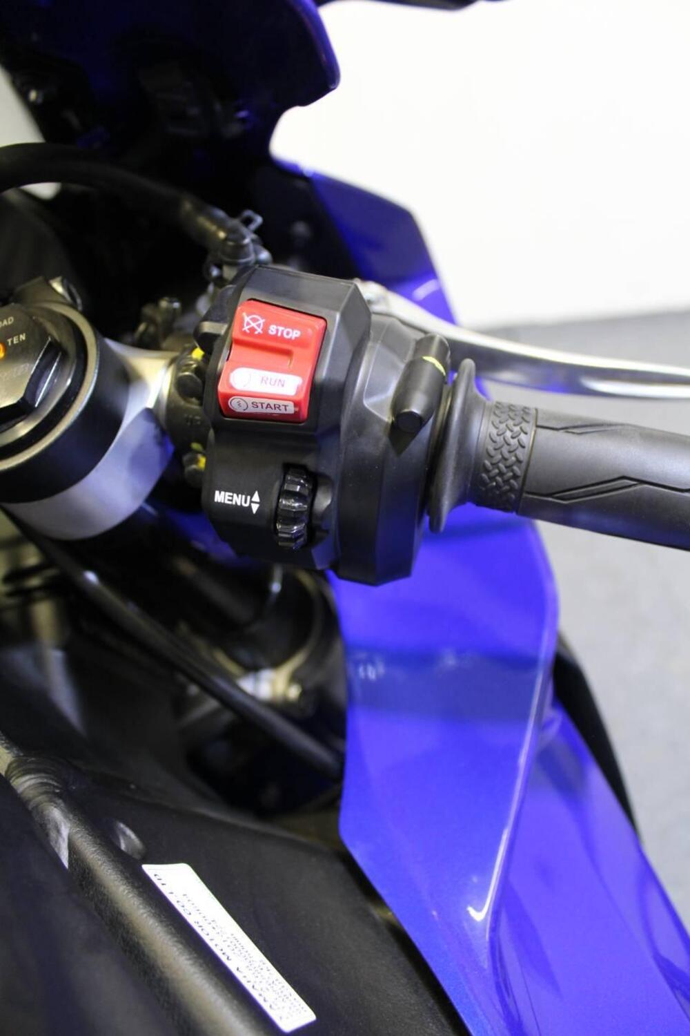 Yamaha YZF R1 (2020 - 25) (10)