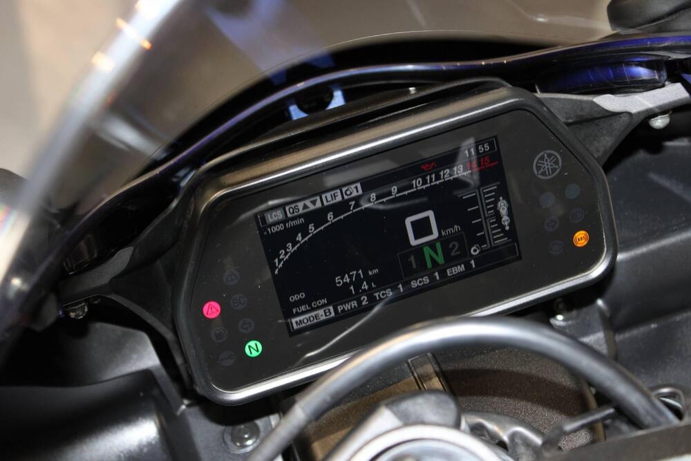 Yamaha YZF R1 (2020 - 25) (7)