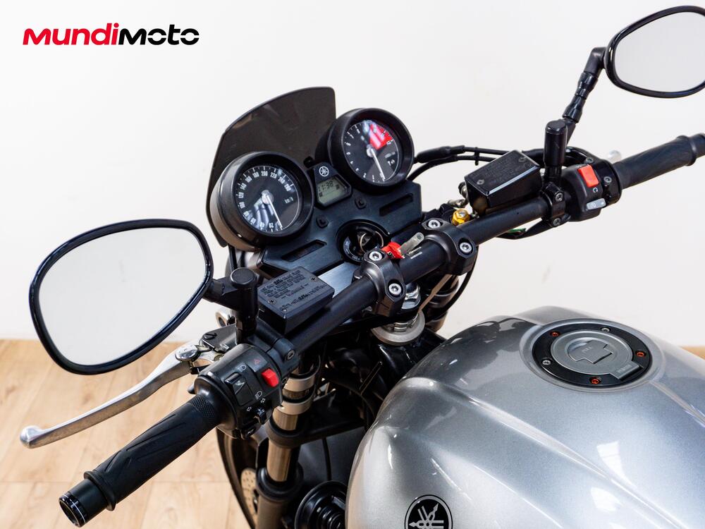 Yamaha XJR 1300 60th Anniversary (2015 - 16) (11)