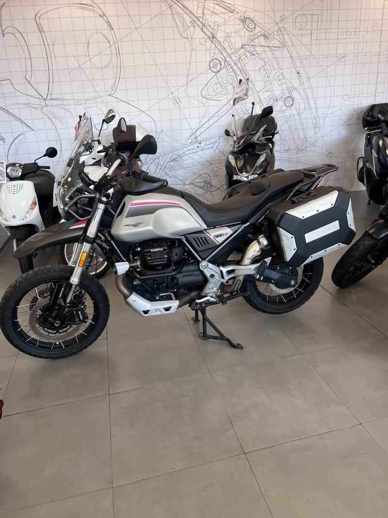 Moto Guzzi V85 TT (2021 - 23) (3)