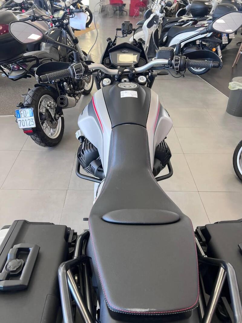 Moto Guzzi V85 TT (2021 - 23) (4)