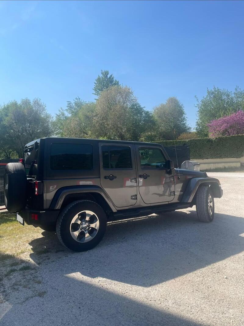 Jeep Wrangler Unlimited usata a Brescia (3)