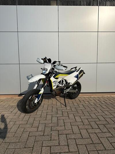 Husqvarna 701 Supermoto (2017 - 19) usata