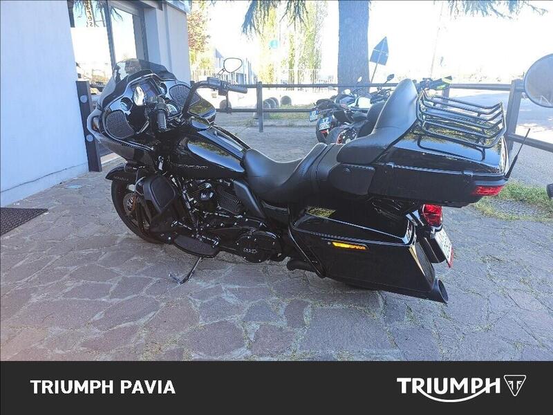 Harley-Davidson 114 Road Glide Ultra (2019) - FLTRXU (10)