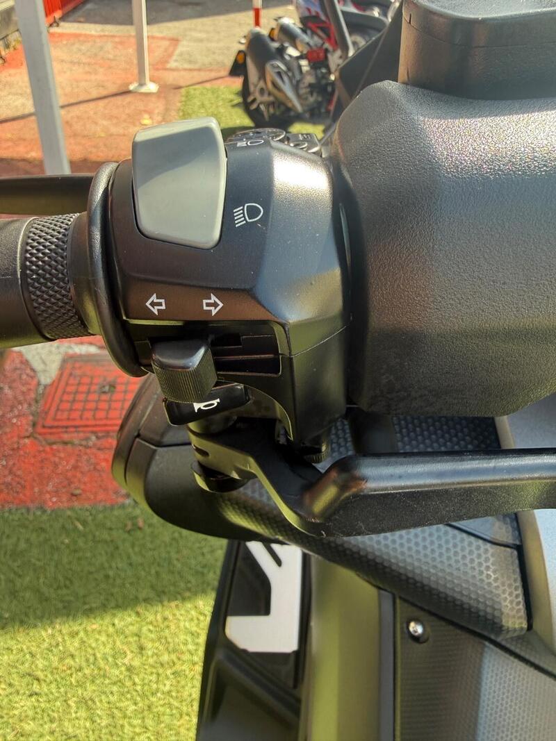 Yamaha T-Max 530 Iron Max (2014 - 17) (17)