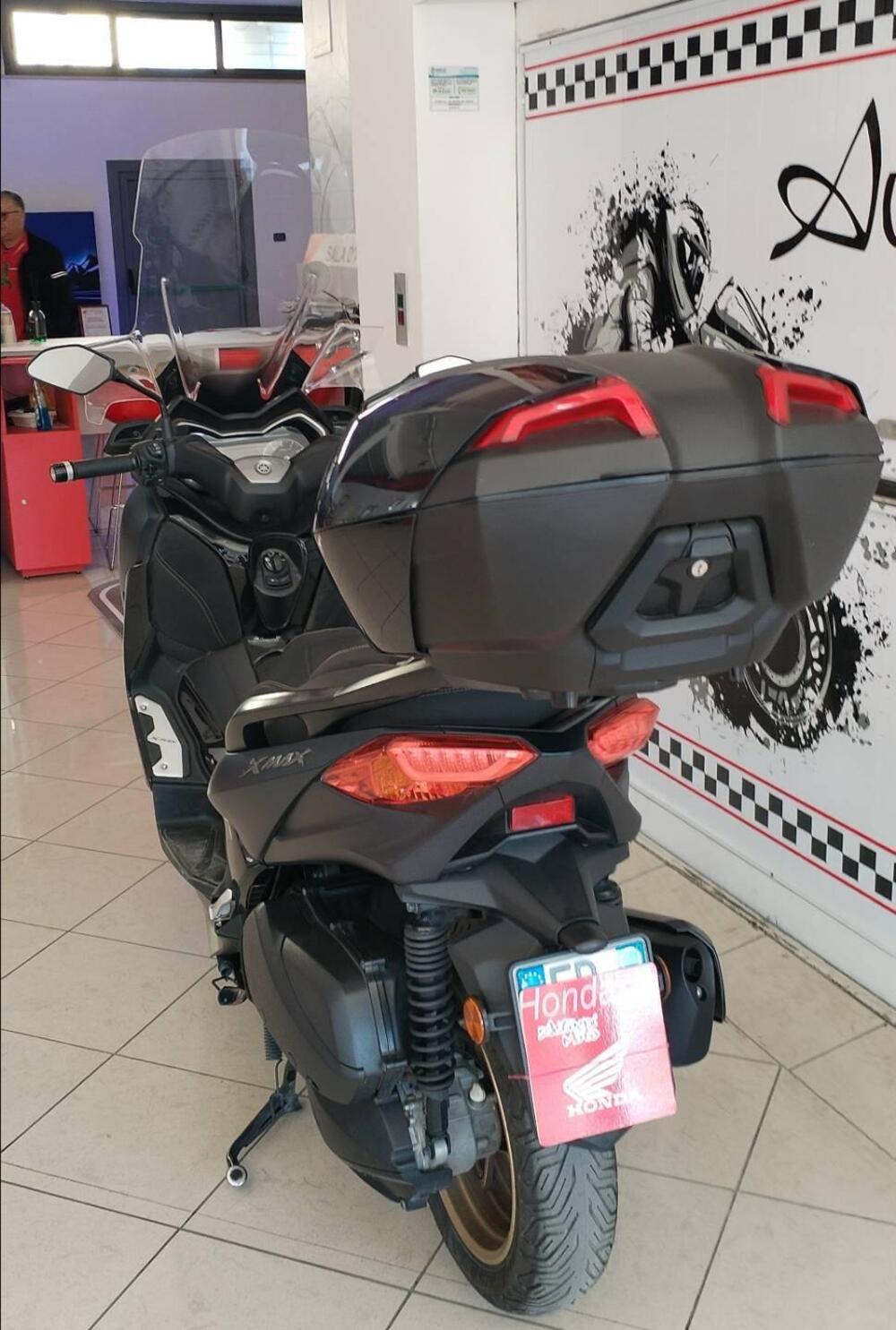 Yamaha X-Max 300 Tech Max (2021 - 24) (2)