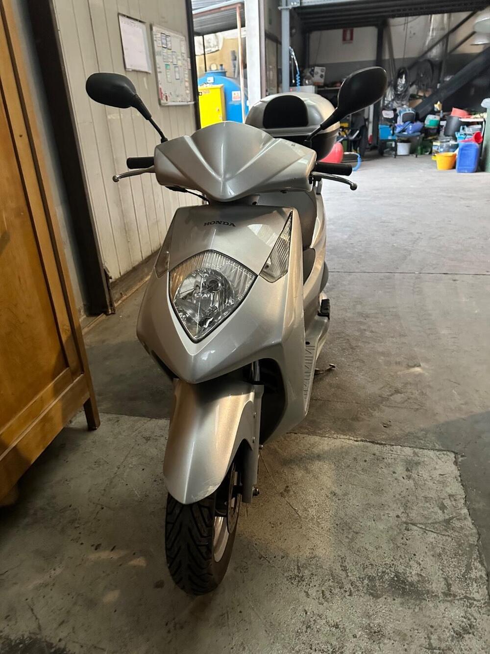 Honda Dylan 125 (2)