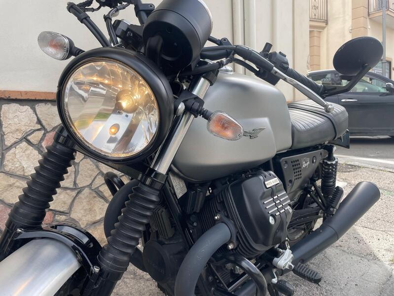 Moto Guzzi V7 III Rough (2018 - 20) (2)