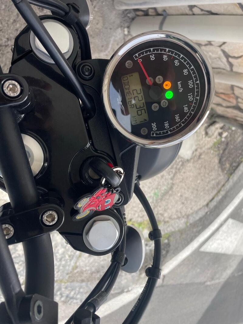 Moto Guzzi V7 III Rough (2018 - 20) (4)