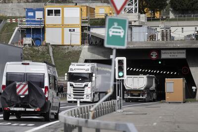 Svizzera, arriva la tassa per chi &ldquo;passa e basta&rdquo;: un nuovo motivo per cambiare itinerario?