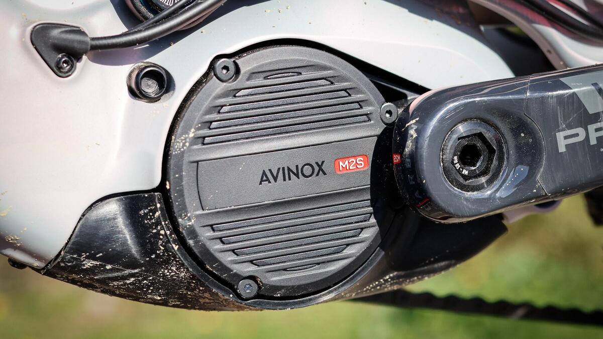 Нужна ли нам такая мощь? Первый тест нового Avinox M2S