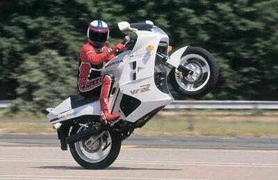 MotoGP. Il circuito di Jerez compie 40 anni e noi lo scoprimmo allora con la magnifica Honda VFR 750