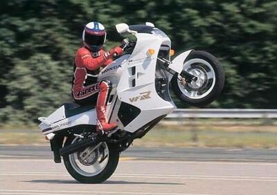 MotoGP. Il circuito di Jerez compie 40 anni e noi lo scoprimmo allora con la magnifica Honda VFR 750