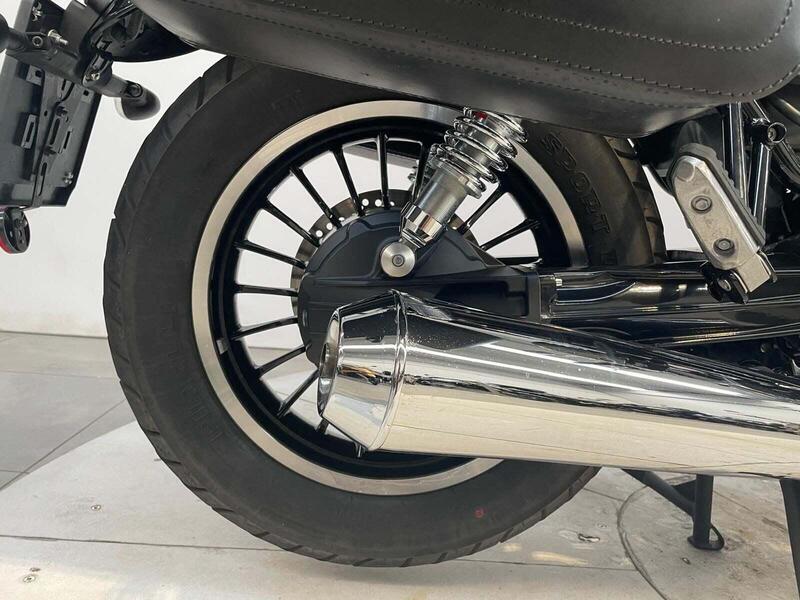 Moto Guzzi V9 Bobber (2018 - 20) (14)