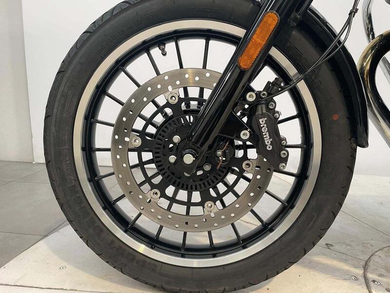 Moto Guzzi V9 Bobber (2018 - 20) (15)