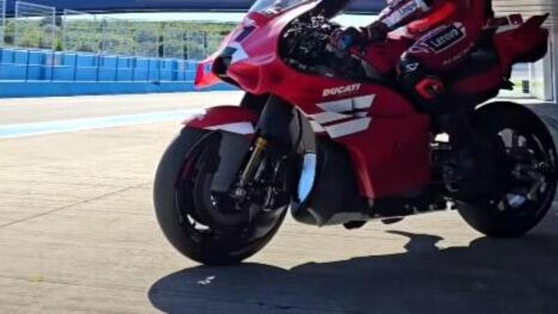 MotoGP 2026. Pi&ugrave; snella, senza abbassatore: Michele Pirro ha provato la MotoGP 850 cc Ducati a Misano