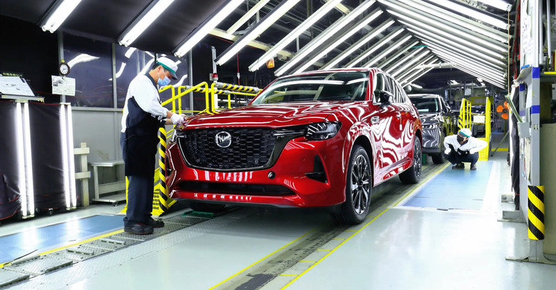 Piccola per scelta, controcorrente per natura. Il Modello Mazda che sfida i giganti