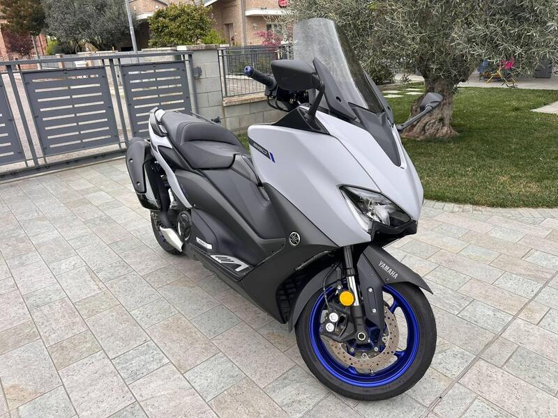 Yamaha T-Max 560 (2020 - 21) (4)