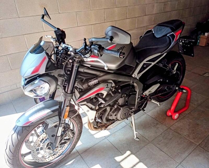 Triumph Street Triple R (2020 - 22) (2)