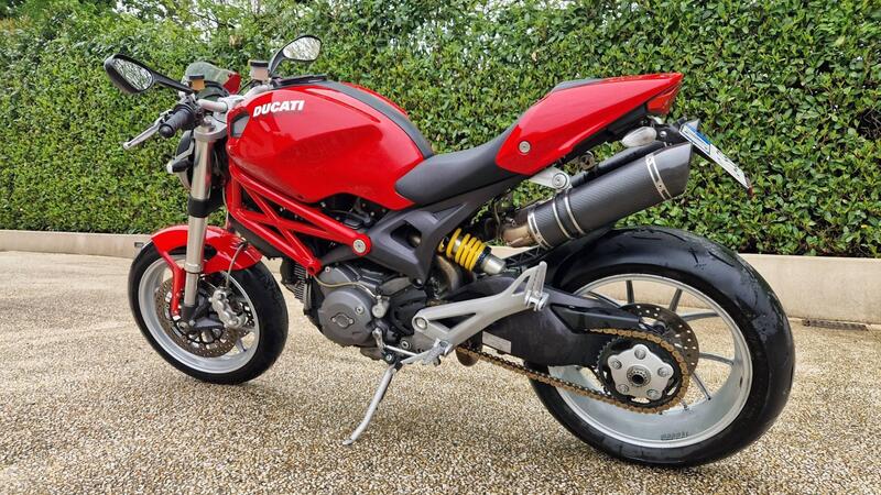 Ducati Monster 1100 (2009 -10) (4)