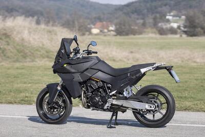 KTM prepara la 990 SMT: avvistata su strada, il debutto &egrave; vicino