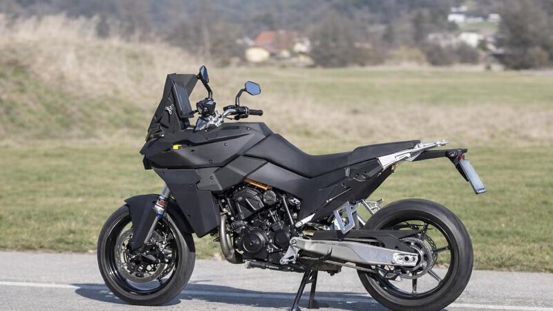 KTM prepara la 990 SMT: avvistata su strada, il debutto &egrave; vicino