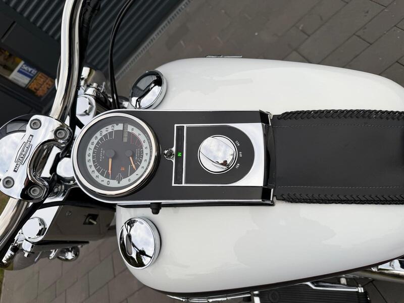 Harley-Davidson 1584 Deluxe (2007 - 08) - FLSTN (5)