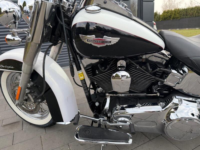 Harley-Davidson 1584 Deluxe (2007 - 08) - FLSTN (6)