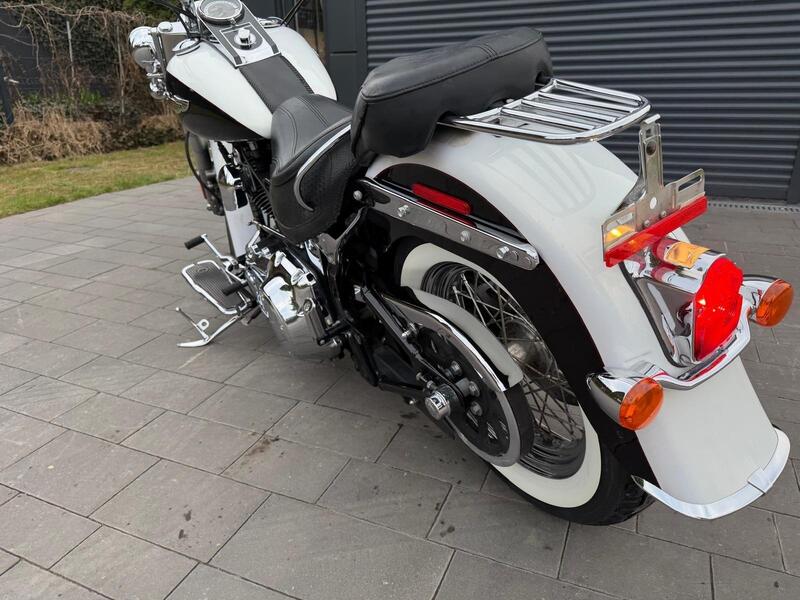 Harley-Davidson 1584 Deluxe (2007 - 08) - FLSTN (9)