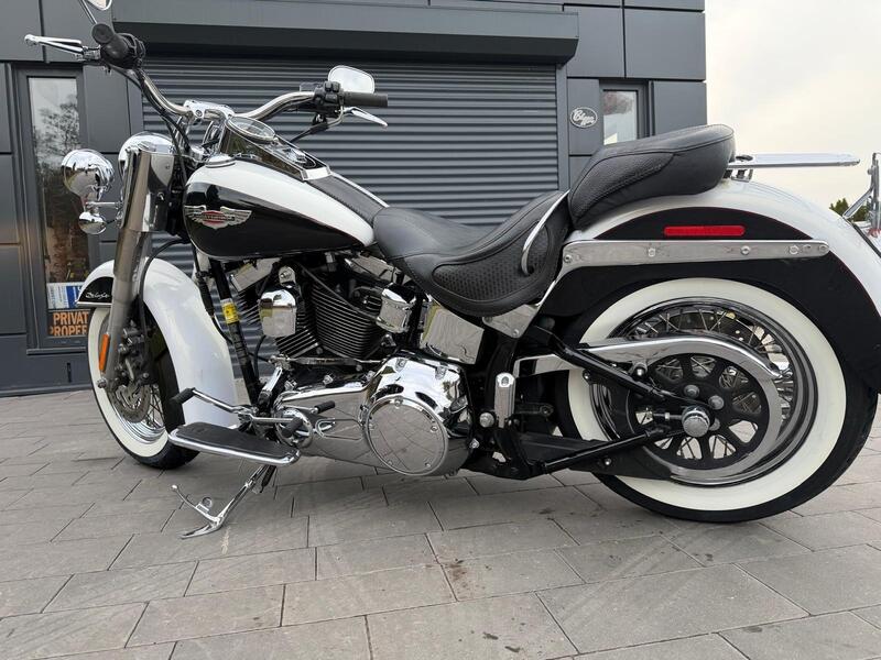 Harley-Davidson 1584 Deluxe (2007 - 08) - FLSTN (10)